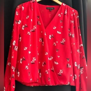 Adorable banana republic shirt, can dress up or a night out.